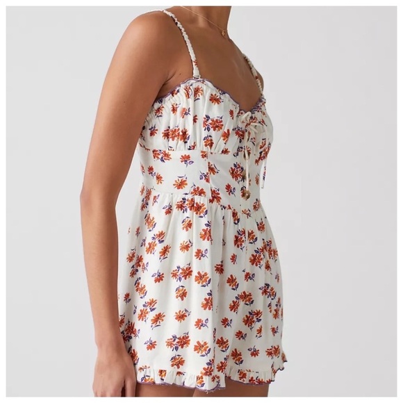 LAST CHANCE Urban Outfitters Betti Floral Print Linen Blend Romper - Picture 2 of 7